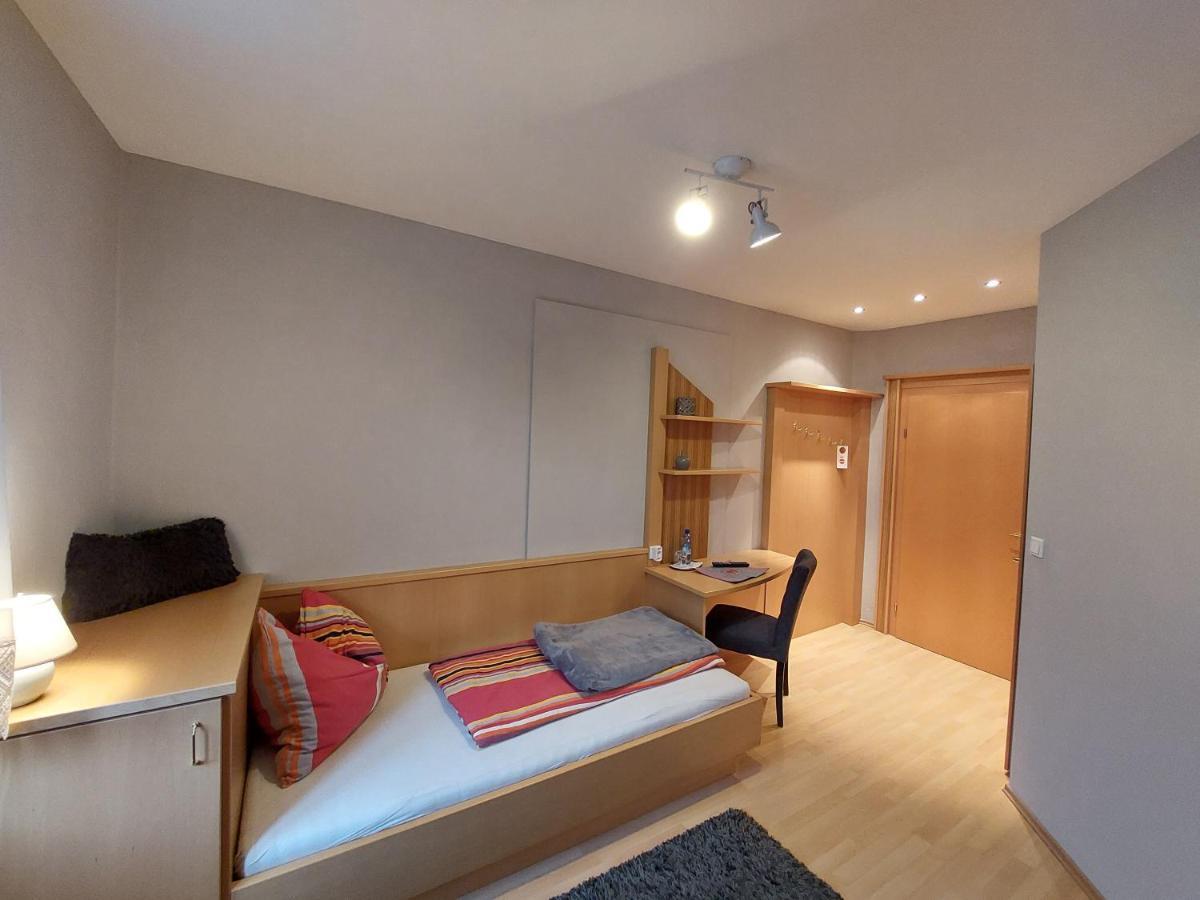 3 Raben - Leoben - Zimmer Fuer Geschaeftsreisende, Urlauber, Monteure Und Handwerker, Polski Pensjonat Austria Экстерьер фото
