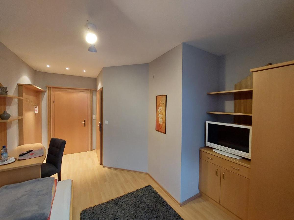 3 Raben - Leoben - Zimmer Fuer Geschaeftsreisende, Urlauber, Monteure Und Handwerker, Polski Pensjonat Austria Экстерьер фото