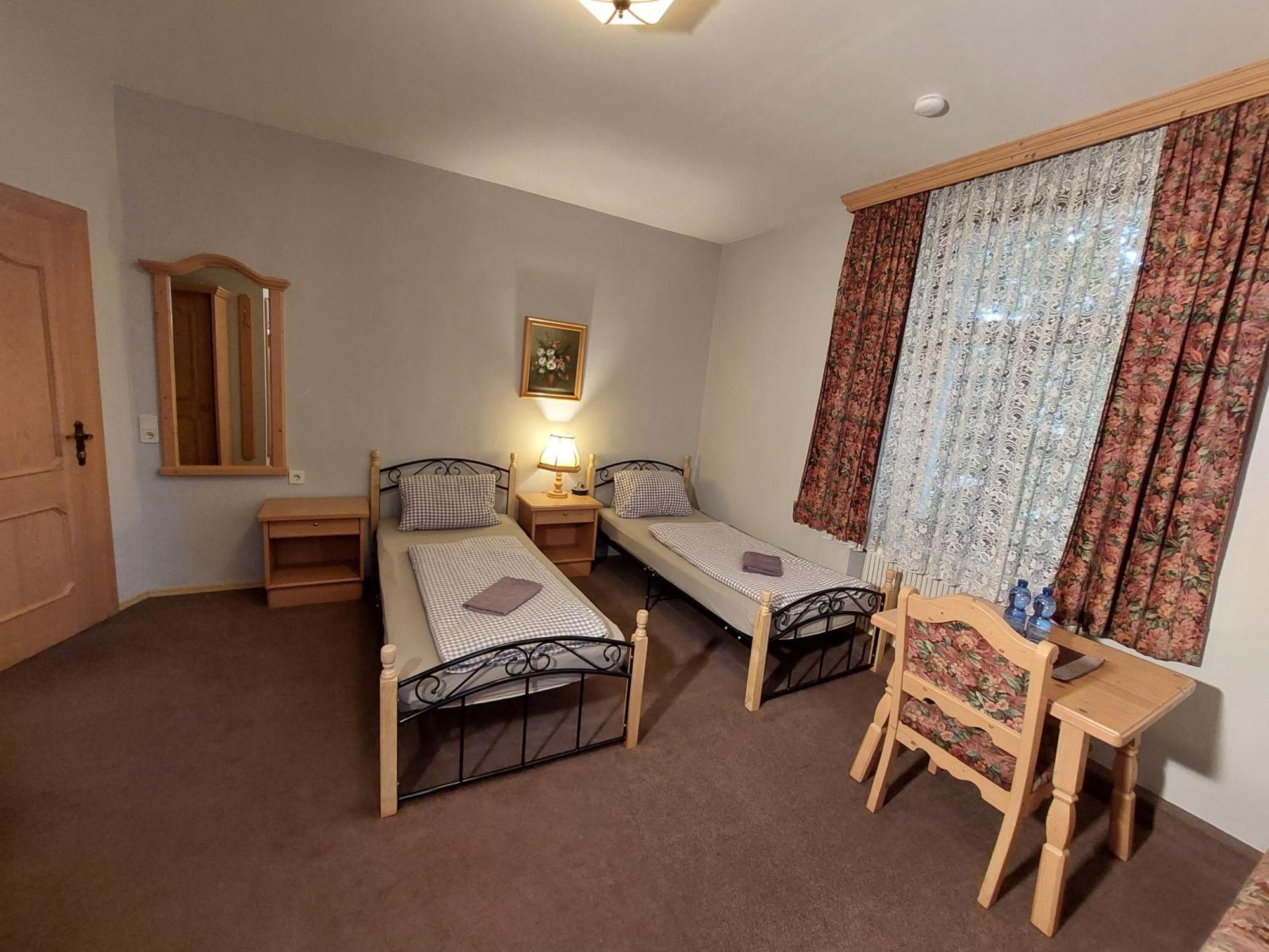 3 Raben - Leoben - Zimmer Fuer Geschaeftsreisende, Urlauber, Monteure Und Handwerker, Polski Pensjonat Austria Экстерьер фото