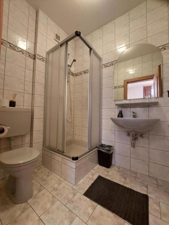 3 Raben - Leoben - Zimmer Fuer Geschaeftsreisende, Urlauber, Monteure Und Handwerker, Polski Pensjonat Austria Экстерьер фото