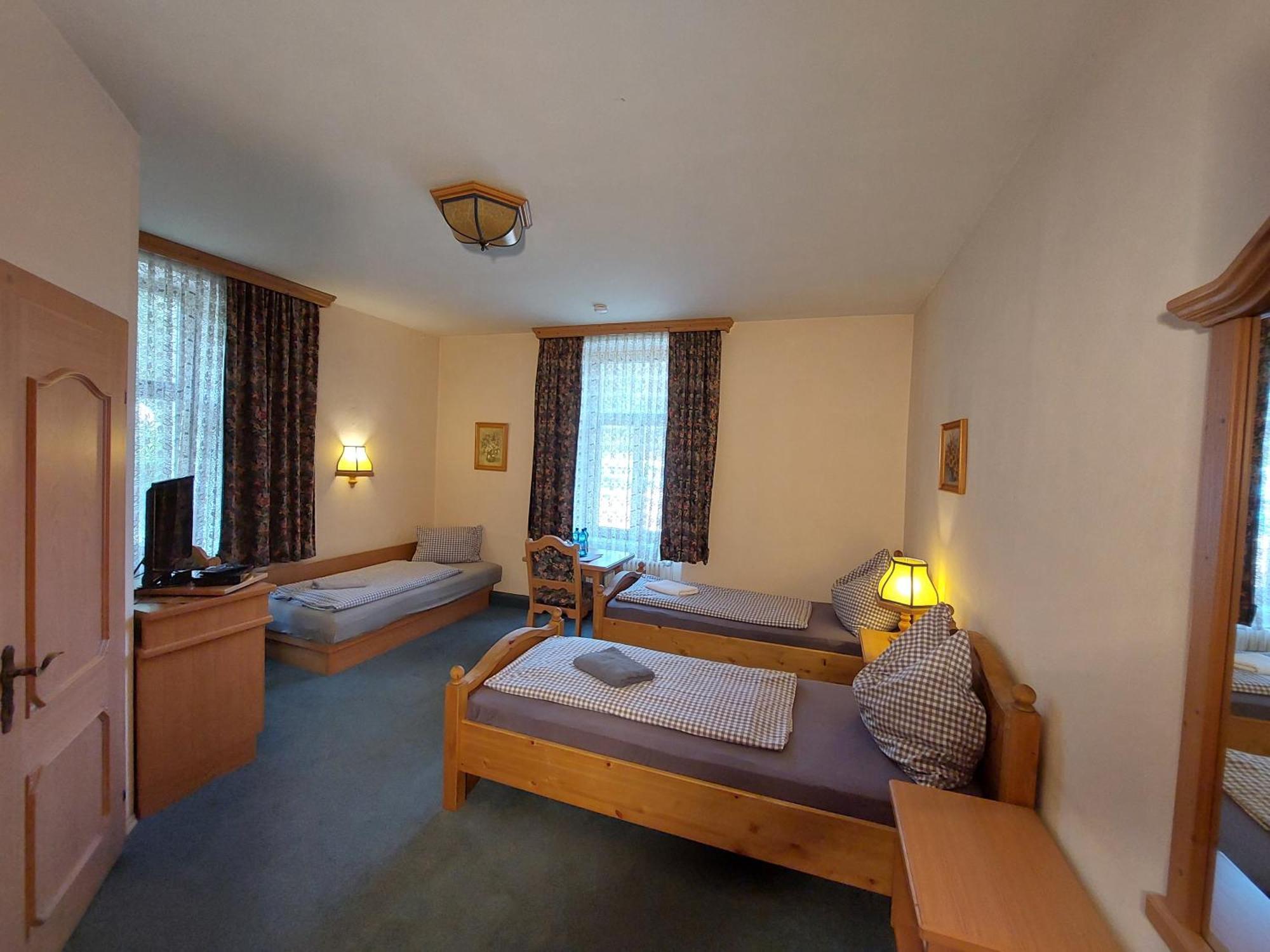3 Raben - Leoben - Zimmer Fuer Geschaeftsreisende, Urlauber, Monteure Und Handwerker, Polski Pensjonat Austria Экстерьер фото